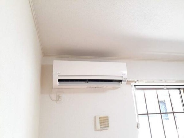 内装他(明るい色調の室内です)