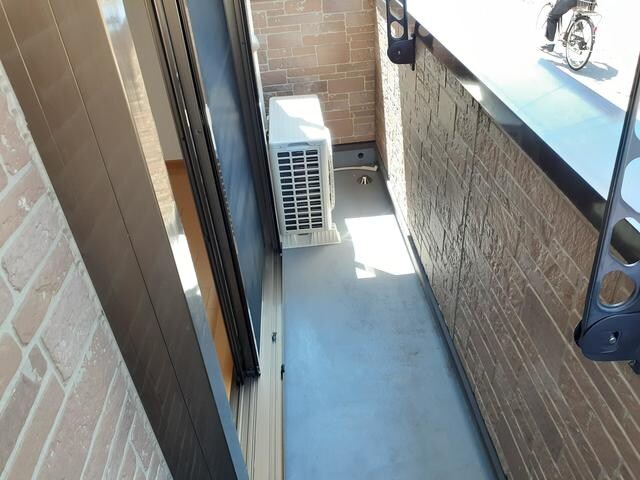 物件内観写真13　(お洗濯にも便利なバルコニー付き)