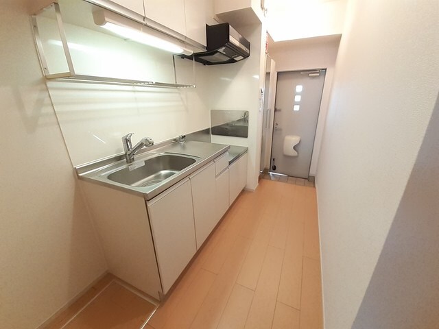 物件内観写真4　(コンパクトなキッチンで掃除もラクラク)