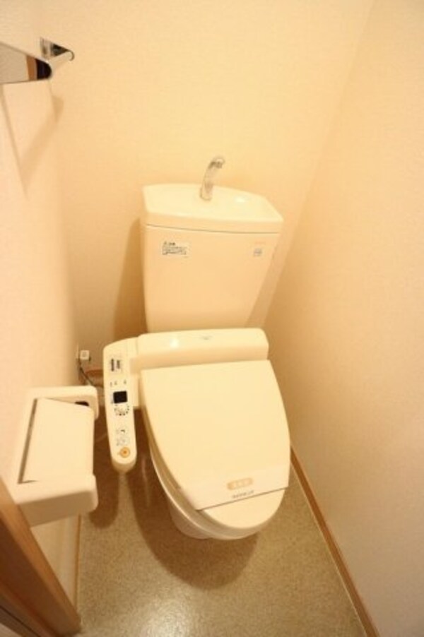 トイレ(コンパクトで使いやすいトイレです)