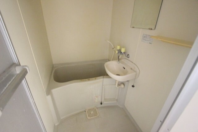 物件内観写真8　(ゆったり過ごせるお風呂です)