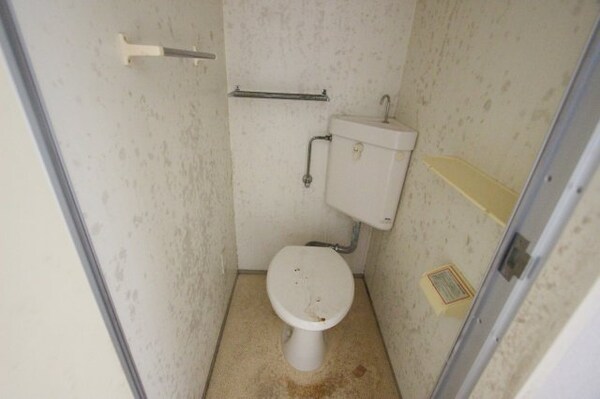トイレ(落ち着いた色調のトイレです)