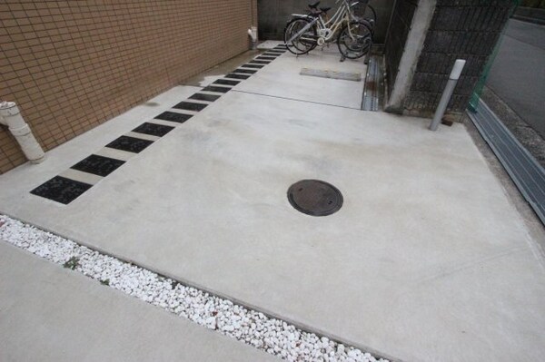 駐車場(車をお持ちの方に嬉しい駐車場付きの物件です)