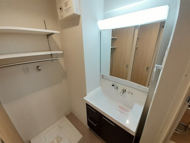 物件内観写真6　(脱衣スペースもあります)