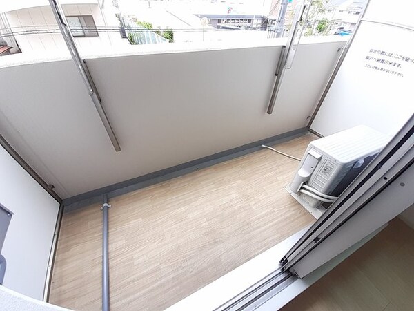 バルコニー(外からの目が気にならないバルコニーで洗濯物が干せます)