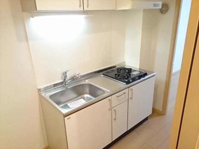 物件内観写真4　(コンパクトなキッチンで掃除もラクラク)