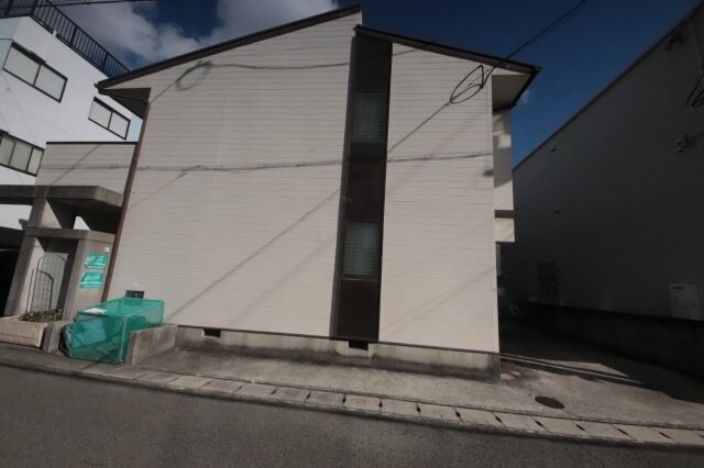 物件外観写真3　(外観は落ち着いています)