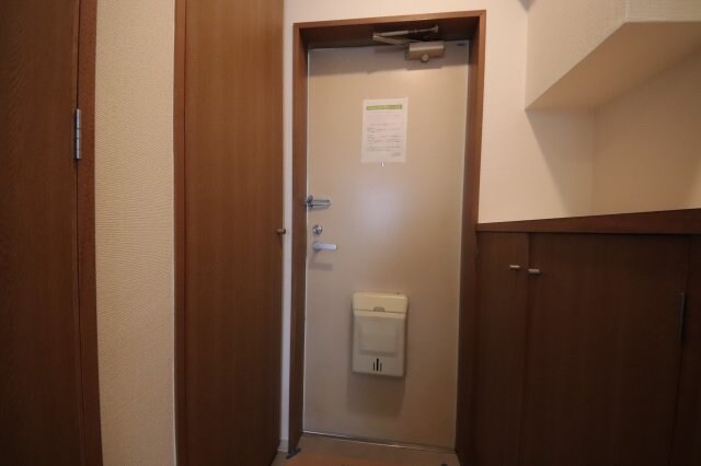 物件内観写真8　(落ち着いた玄関です)