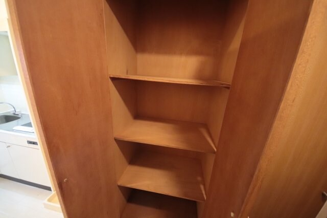 物件内観写真17　(小物を収納するのに便利です)