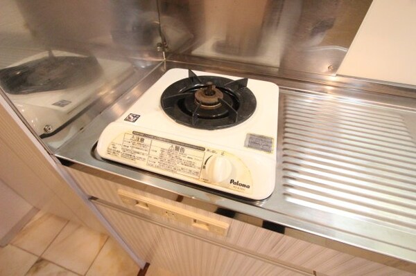 キッチン(コンパクトなキッチンで掃除もラクラク)