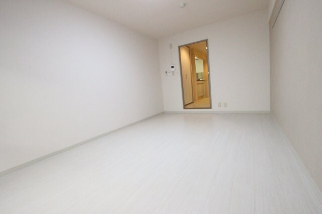 物件内観写真18　(ゆったりとしたリビングです)