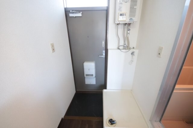 物件内観写真6　(玄関です)