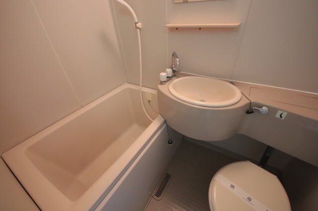 物件内観写真9　(日々の暮らしに欠かせないお風呂です)