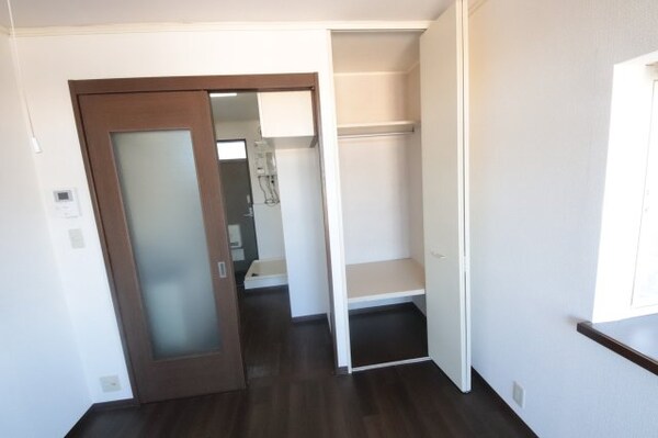 内装他(明るい室内です)