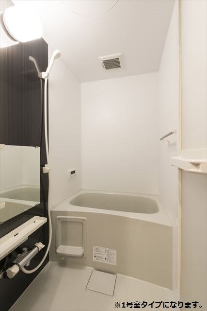 物件内観写真4　(日々の疲れを癒すお風呂付です)