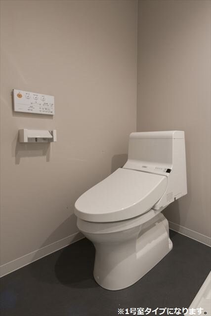 物件内観写真11　(ゆったりとした空間のトイレです)