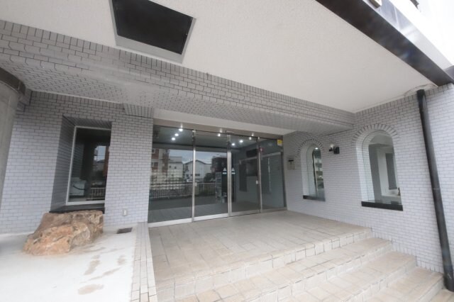 物件外観写真2　(毎日通るエントランスはこのようになっています)