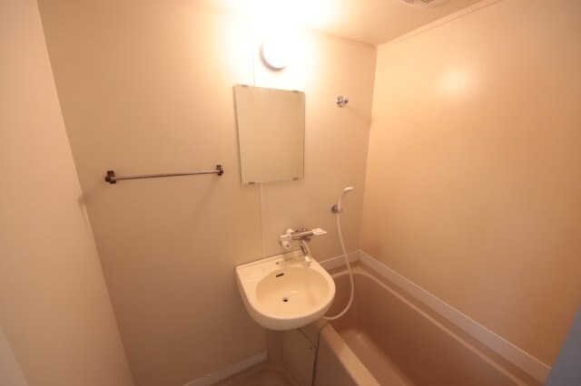 物件内観写真12　(スペースが確保できる洗面所です)