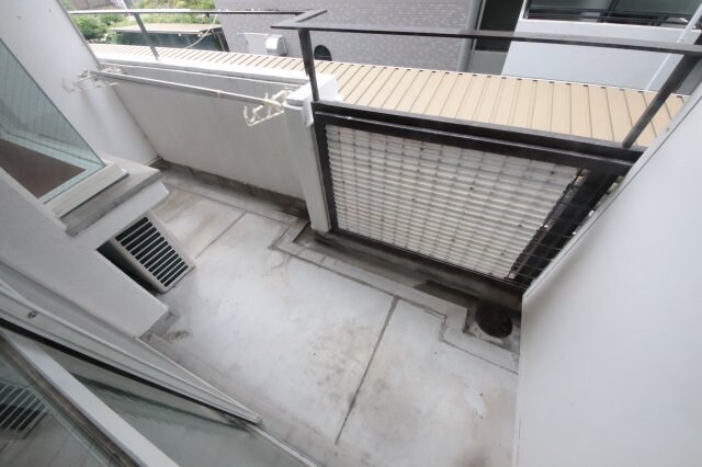 物件内観写真21　(開放的で明るい空間を演出してくれるバルコニーです)