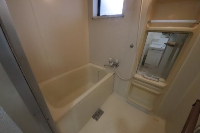 物件内観写真5　(落ち着いた空間のお風呂です)