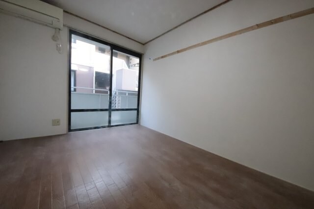 物件内観写真13　(ゆったり過ごせる居間です)