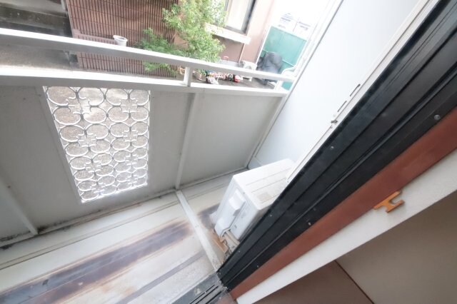 物件内観写真16　(暖かな日差しのふりそそぐバルコニー)