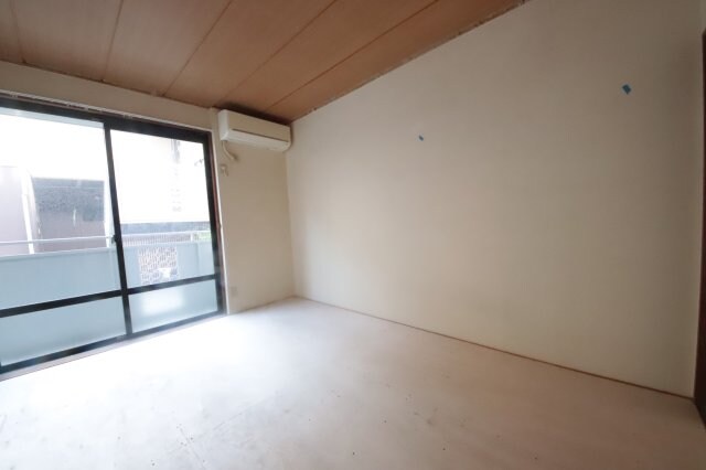 物件内観写真18　(ゆったり過ごせる居間です)