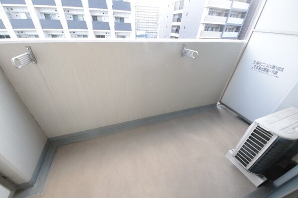 バルコニー(バルコニーからの眺めを楽しみながら食事をしませんか)