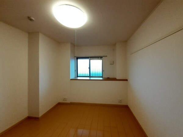 寝室(使い勝手のいい寝室です)