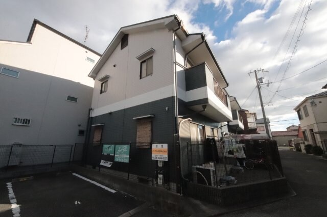 物件外観写真2　(きれいな外観です)