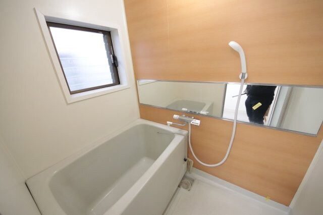 物件内観写真4　(落ち着いた空間のお風呂です)