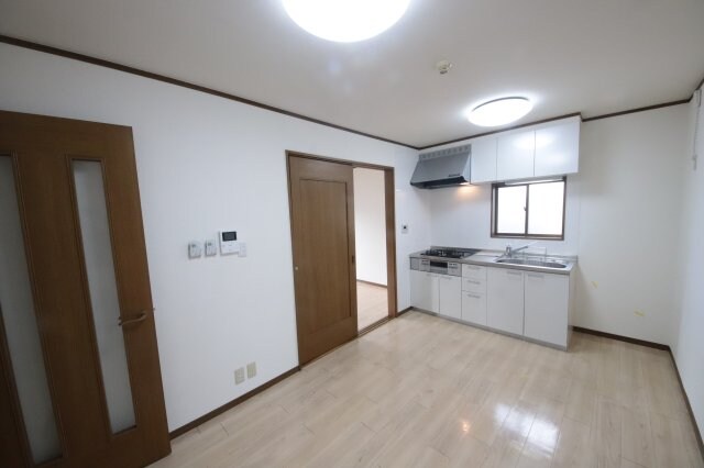 物件内観写真6　(ゆったりとしたリビングです)