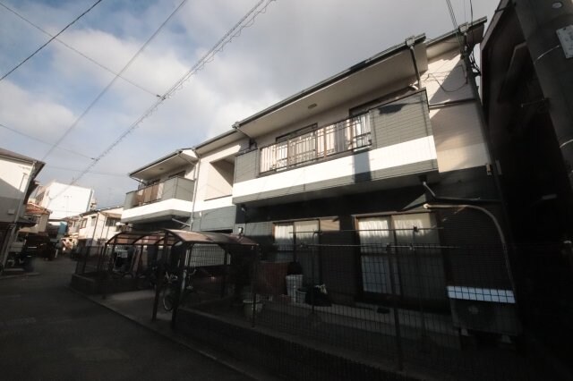 物件外観写真3　(落ち着いた雰囲気の外観です)