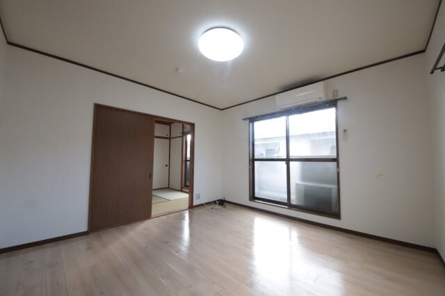 物件内観写真10　(使いやすい居間です)