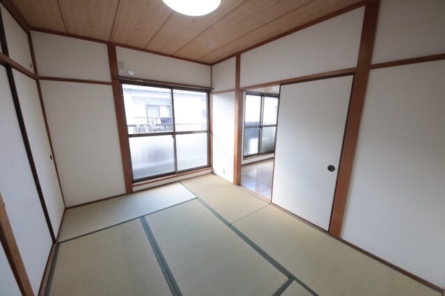 物件内観写真15　(来客時にも便利な和室付き)