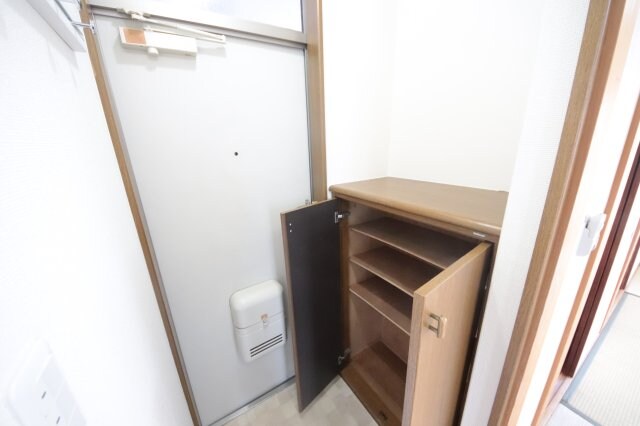 物件内観写真18　(ゆったりとした玄関です)