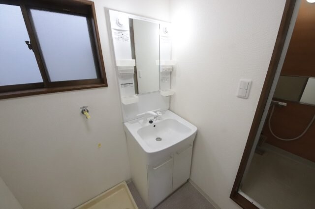 物件内観写真20　(ゆったりとスペースのある洗面所)