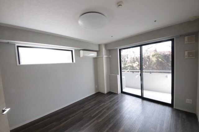 物件内観写真13　(ゆったり過ごせる居間です)