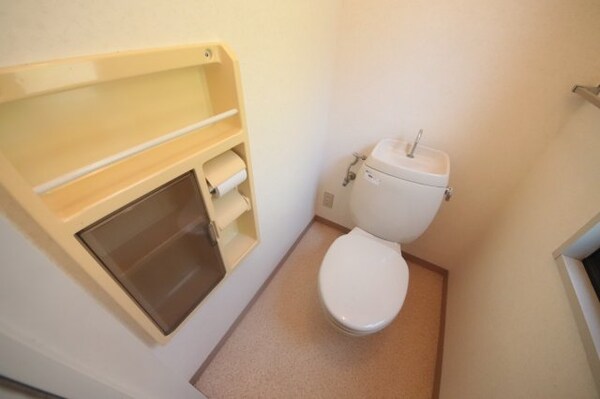 トイレ(落ち着いた色調のトイレです)