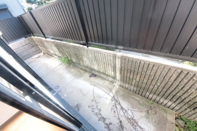 物件内観写真17　(暖かな日差しのふりそそぐバルコニー)