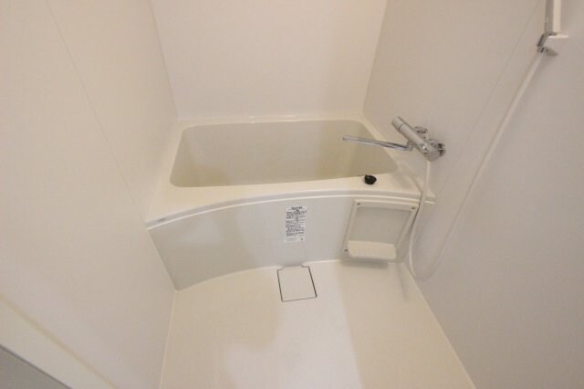 物件内観写真7　(日々の疲れを癒すお風呂付です)