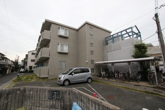 物件外観写真3　(落ち着いた雰囲気の外観です)