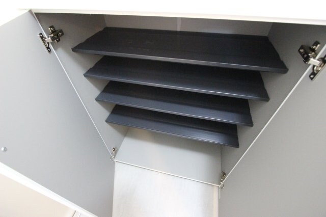 物件内観写真9　(収納豊富です)