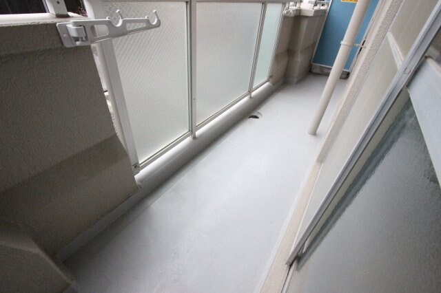 物件内観写真20　(暖かな日差しのふりそそぐバルコニー)