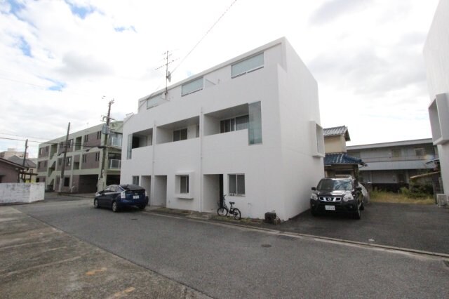 物件外観写真1　(外観もきれいです)