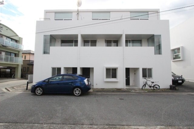 物件外観写真4　(駐車スペースもあります)