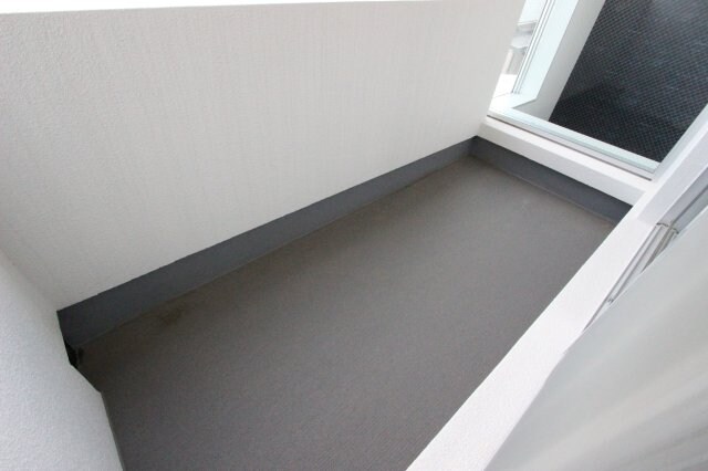 物件内観写真20　(開放的で明るい空間を演出してくれるバルコニーです)