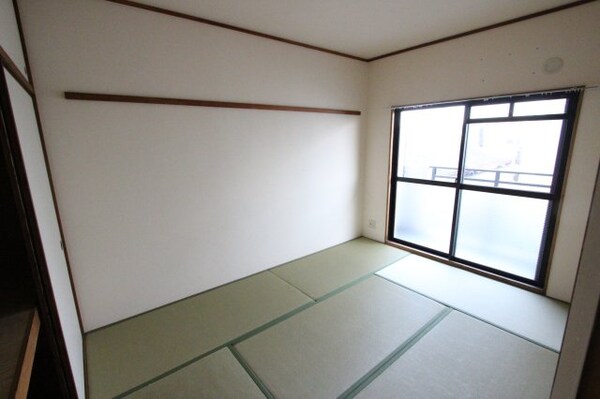 和室(趣のある和室です)