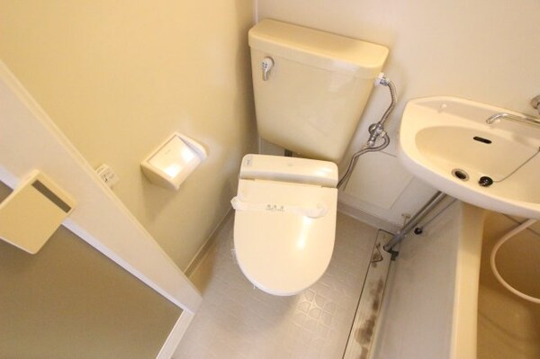 トイレ(コンパクトで使いやすいトイレです)