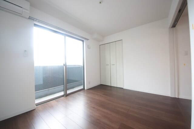 物件内観写真3　(おしゃれな居間です)